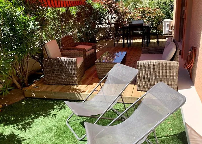 Appartement Rdc Tres Grande Terrasse Proche Mer Et Centre Ville