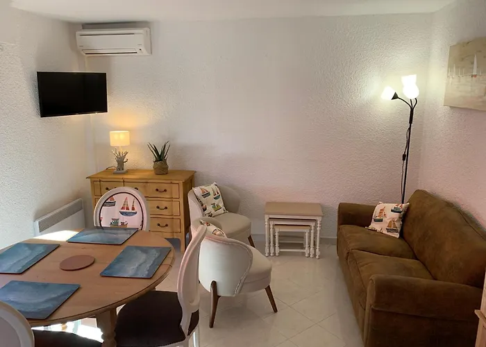 Appartement Rdc Tres Grande Terrasse Proche Mer Et Centre Ville