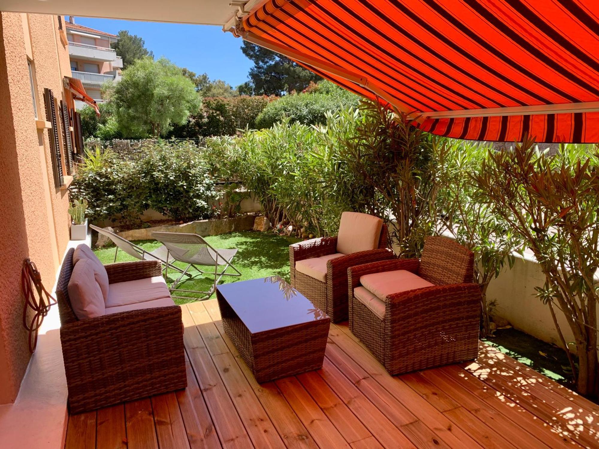 Appartement Rdc Tres Grande Terrasse Proche Et Centre